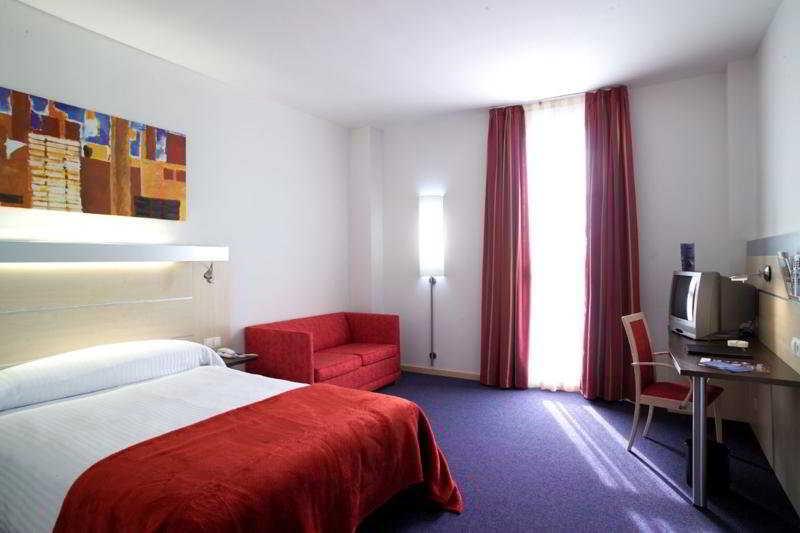 Hotel Yit Ciudad De Zaragoza Room photo